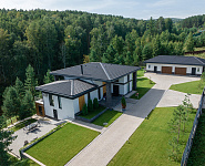 Вилла с видом на лес