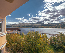 "Бриллиант Удачного". Коттедж на берегу Енисея район 