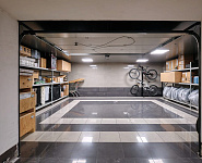 Просторный подземный гараж в самом центре города